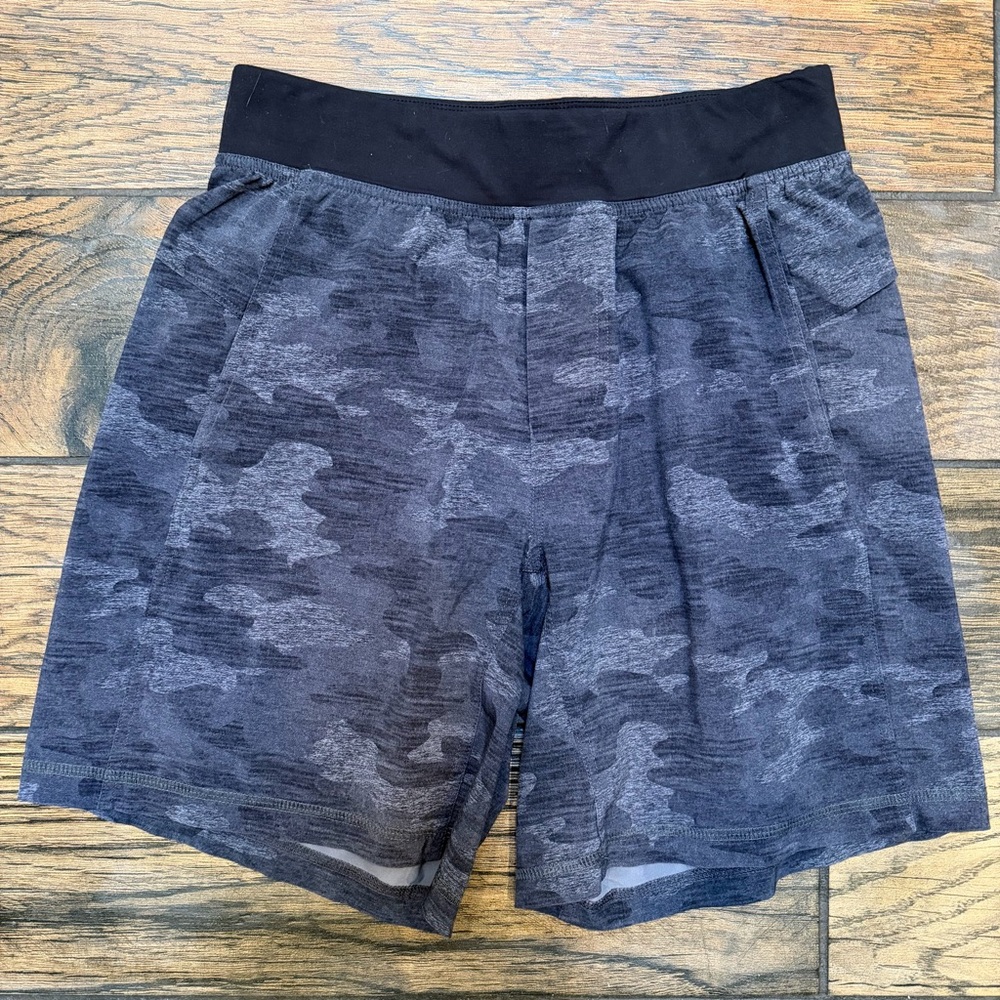 lululemon T.H.E. Liner less Camo Gray Athletic Shorts men’s small S